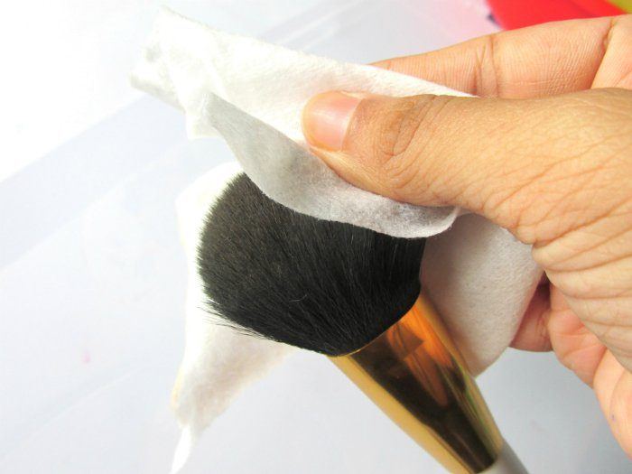 How to Clean Your Makeup Brushes