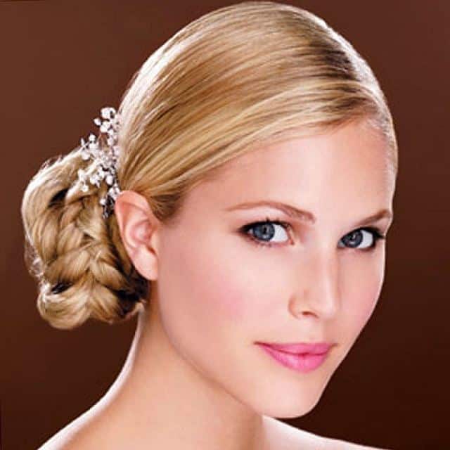 12 Easy Bun Hairstyles Which can be Done Under 5 Minutes