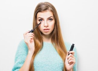 6-simple-ways-to-sport-colored-eyeliners-at-work4
