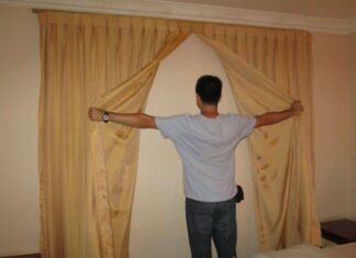 How you hold your phone can speak about your personality!