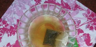 Green Tea Ice Cubes to Get Rid of Pimples Fast1