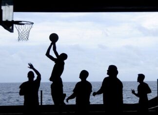 How do I use NCAA Expert Picks?
