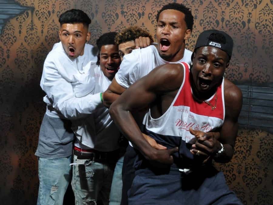 Pictures of extreme people at scary house