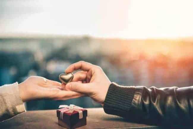 Major Differences between Loving Someone and Being in Love