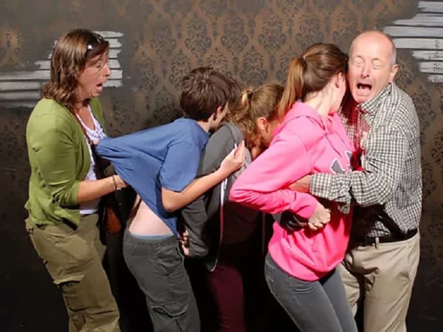 Pictures of extreme people at scary house
