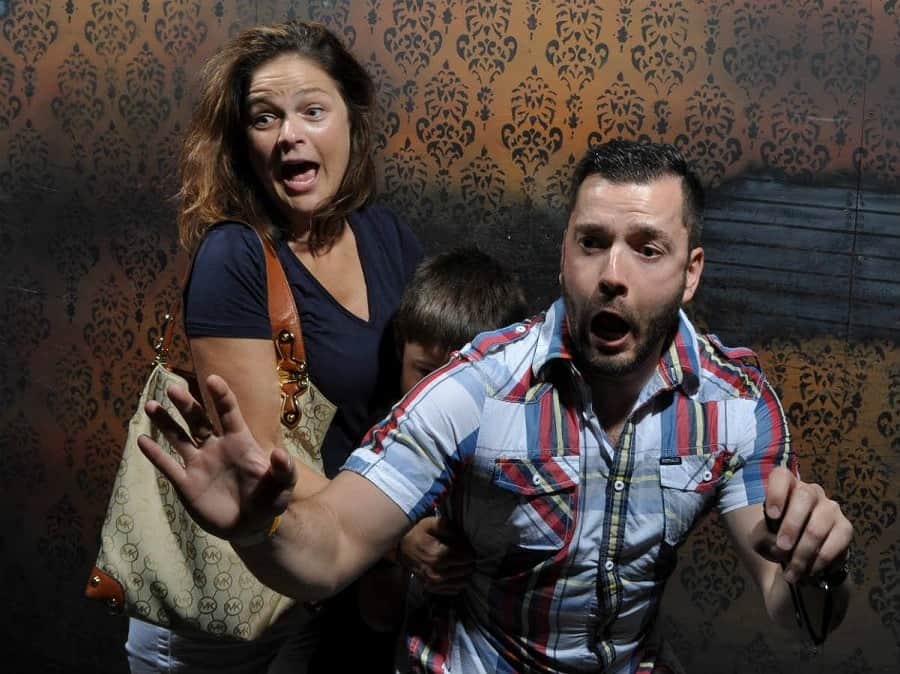 Pictures of extreme people at scary house