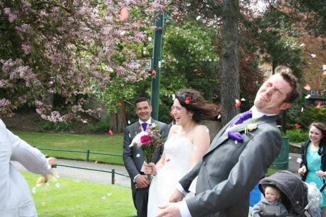 24 Times Photographer Captured Hilarious Wedding Photographs