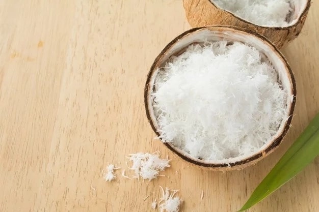 How to straighten your hair naturally at home