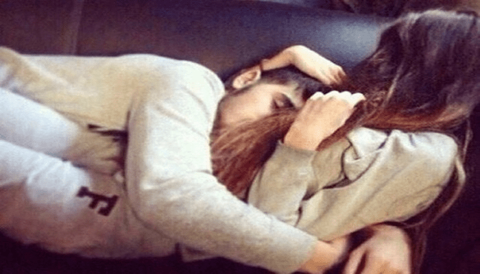 Female gestures that can drive a man crazy