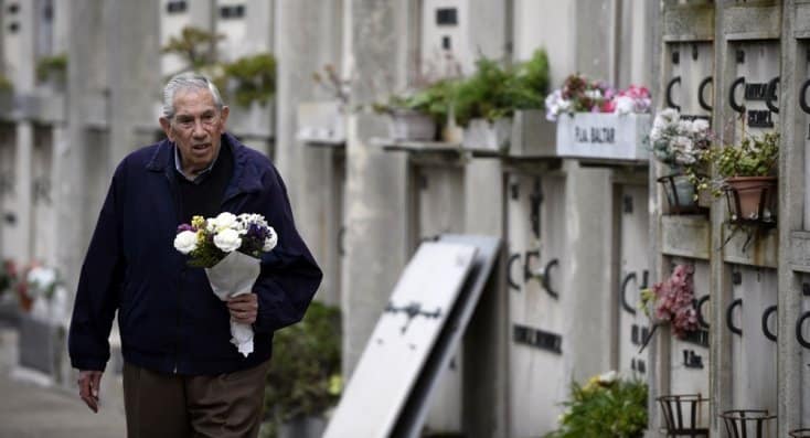 7 Signs That A Deceased Loved One May Still Be Nearby