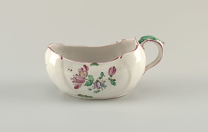 9 Terrible accessories people used to wear in the history