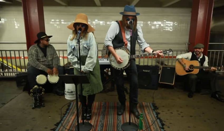 Jimmy Fallon And Christina Aguilera Performed In New Looks Leaving Subway Riders In Awe