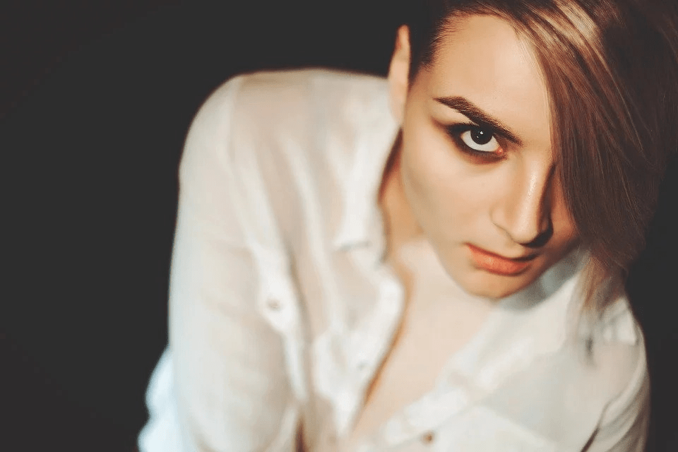 6 Signs That A Man Loves A Woman