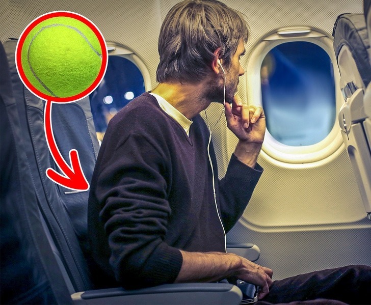 8 Ways to be more comfortable on a long flight