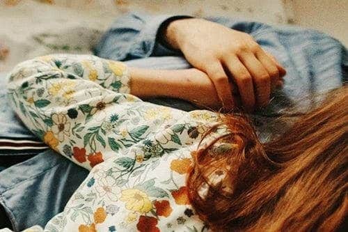 13 Gestures of holding hands with a specific indication