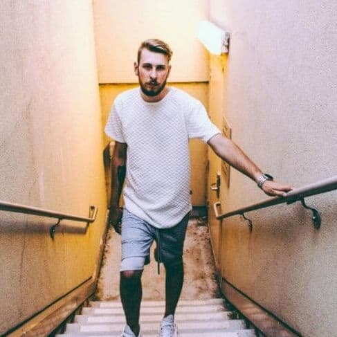 Look attractive men-How Men Can Add Spark To Their Personality?