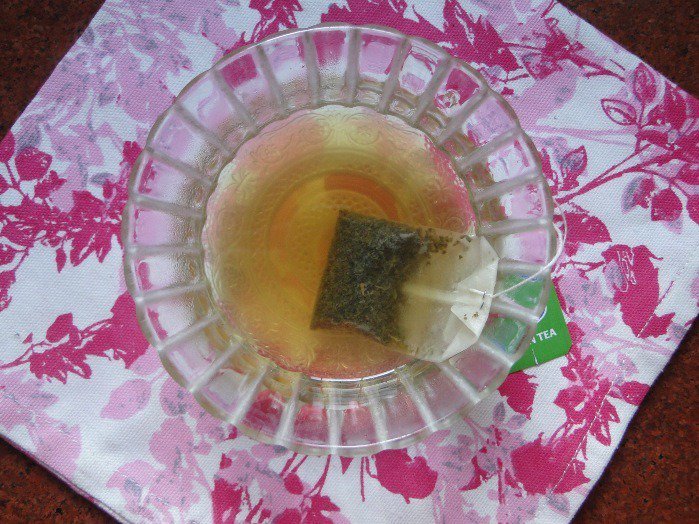 Green tea ice cubes for acne
