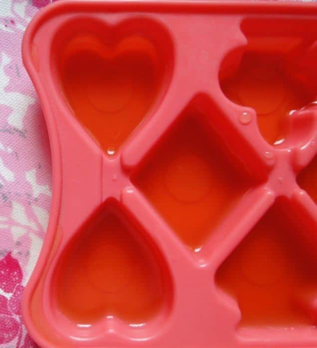 Green Tea Ice Cubes to Get Rid of Pimples Fast3