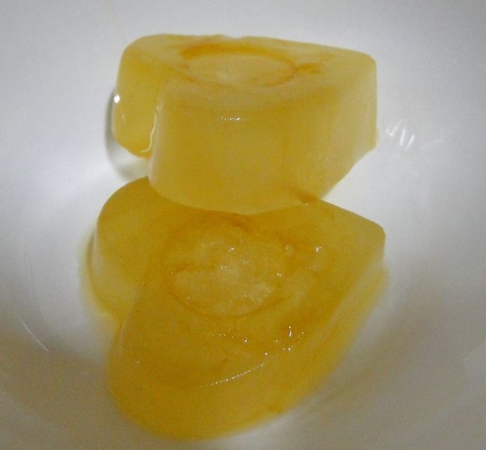 Green tea ice cubes for acne