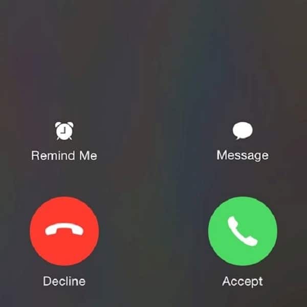 This is Why You Get Two Choices When Answering a Call On iPhone