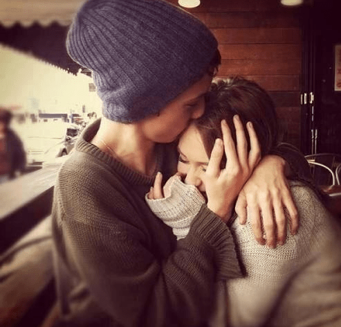 7 Best tips on how to cheer up any girl