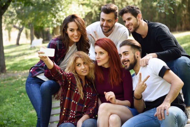 Attract People Towards You With These Psychological Tips