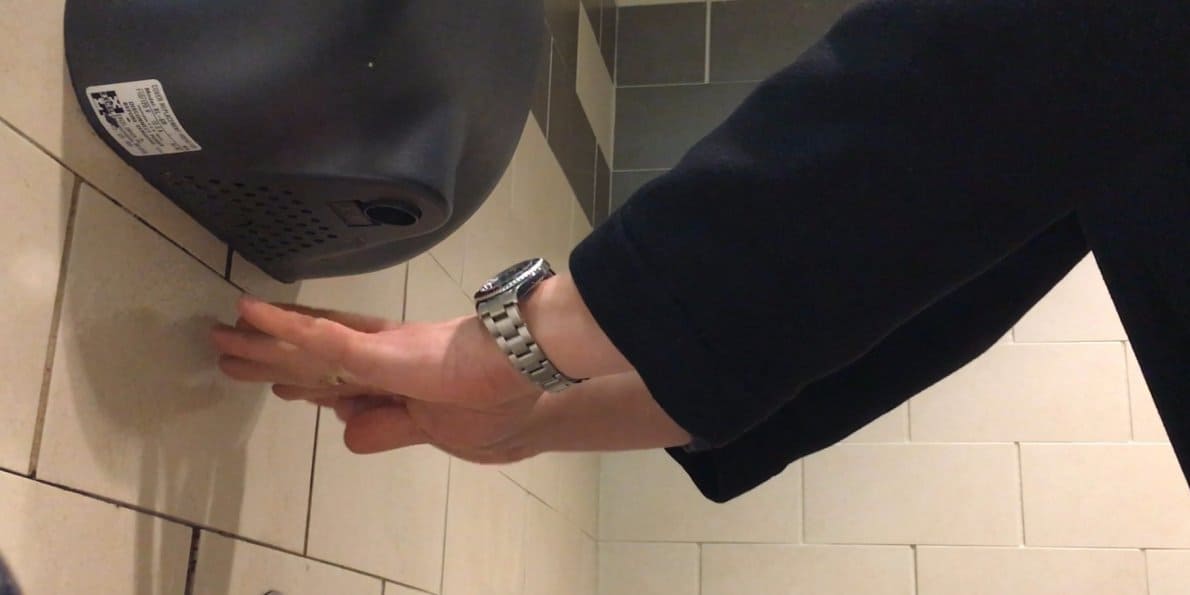 Reason you should never use handdryers in public washroom