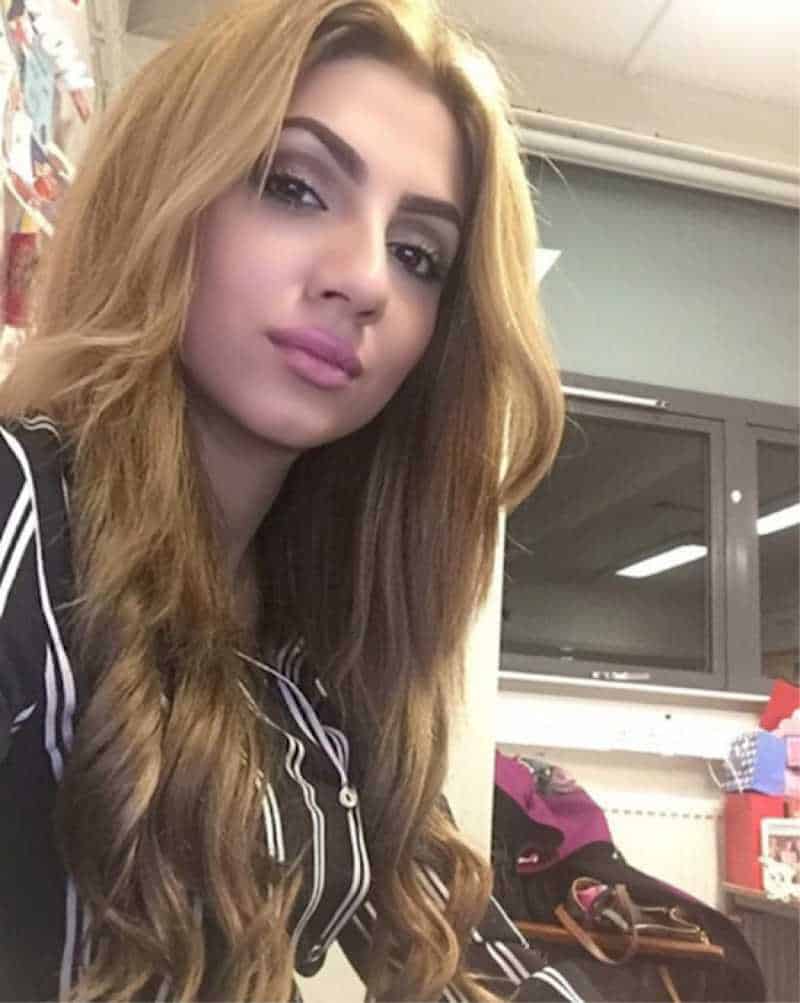 She Used To Take 50 Selfies In Day, Checkout What Happened