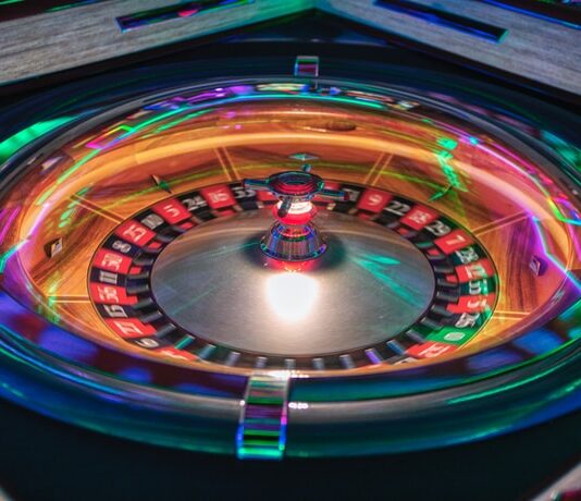 Easy Roulette Etiquette Rules blue red and green round light