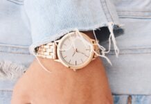 Style and Fashion: 5 Chic Watch Brands for Elegant Women analog watch pointing at 9:45
