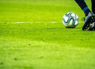 Odds and Fixtures in W88 Sports Betting: A Guide for Beginners man playing soccer game on field