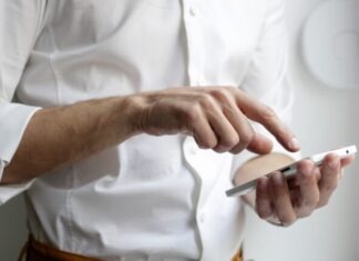 The Scoop on Online Slots and Why You Should Play Them person holding white Android smartphone in white shirt