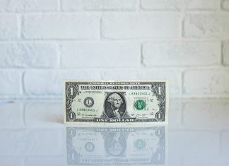 8 Easy Steps To Start An Online Casino Business 1 U.S. dollar banknote on white surface