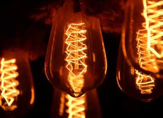 Top 5 Vital Factors to Consider when Selecting a Reliable Electricity Retailer
