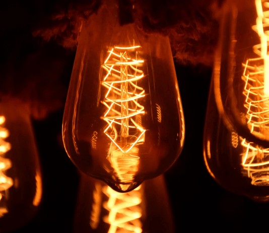 Top 5 Vital Factors to Consider when Selecting a Reliable Electricity Retailer
