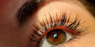 woman left eye