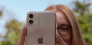 woman holding gold iphone 6
