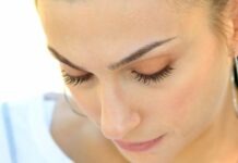 Say Goodbye to Waiting: Get Instant Gratification from WooLash! woman looking down