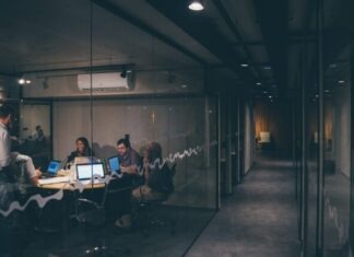 Keys to Maximize Resource Utilization: Inside the Cogs of Successful Organizations group of people having a meeting