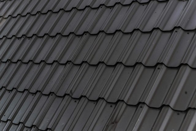 a close up of a roof with a black shinnel