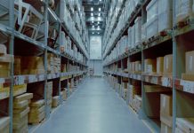 How to Reduce Downtime in Warehouse Operations a large warehouse filled with lots of shelves
